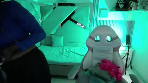 ebony_rizon online show from April 6, 2026, 1:01 pm