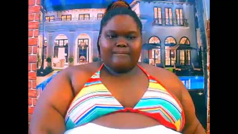 Snapshot of ebonyhotbuns4u2luv chatting on April 13, 2026, 5:24 am ebonyhotbuns4u2luv online show from April 13, 2026, 5:24 am