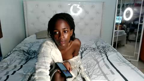 Snapshot of ebonypetitequeen chatting on July 2, 2026, 12:10 am Maya online show from July 2, 2026, 12:10 am