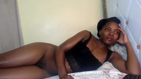 Snapshot of ebonysmiles0 chatting on January 12, 2026, 4:01 pm Queen online show from January 12, 2026, 4:01 pm