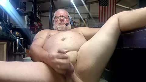 eddy196916 online show from April 9, 2026, 8:47 pm