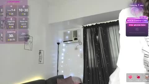 Snapshot of eden_heaven chatting on February 24, 2025, 7:44 am Eden Heaven online show from February 24, 2025, 7:44 am