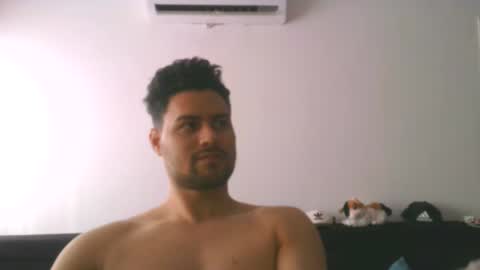 Snapshot of edgaroos chatting on February 13, 2025, 12:32 pm ZohanMohamed online show from February 13, 2025, 12:32 pm