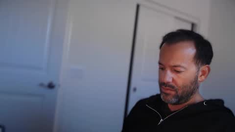 Snapshot of edge_masters chatting on December 3, 2025, 8:18 pm EdgeM online show from December 3, 2025, 8:18 pm