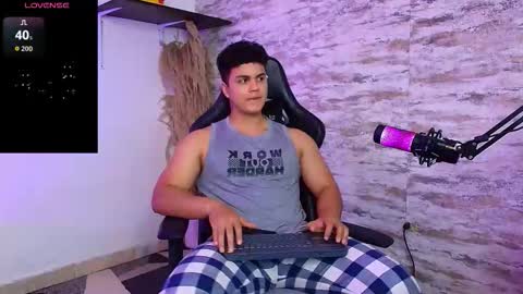 Snapshot of edward__clarck chatting on January 13, 2026, 1:00 am EDWARD CLARCK online show from January 13, 2026, 1:00 am