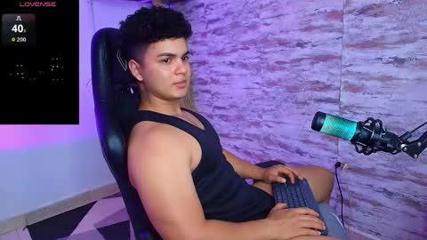 Snapshot of edward__clarck chatting on April 13, 2026, 4:07 am EDWARD CLARCK online show from April 13, 2026, 4:07 am