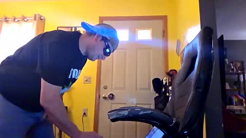 edwardaims_2please online show from November 7, 2025, 3:56 pm