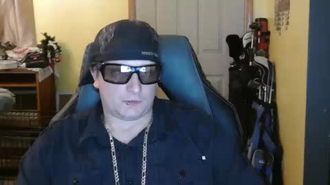 edwardaims_2please online show from December 17, 2025, 3:12 am