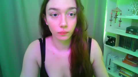 Snapshot of effie_balconii chatting on February 19, 2026, 10:33 am effie_balconii online show from February 19, 2026, 10:33 am