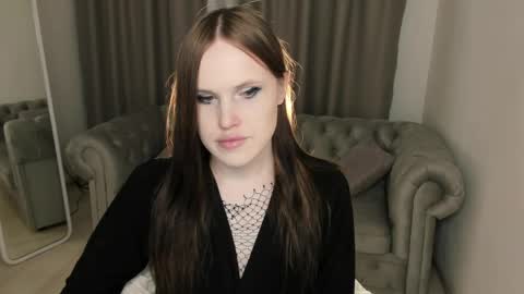 Effie Mur online show from April 16, 2026, 8:31 pm