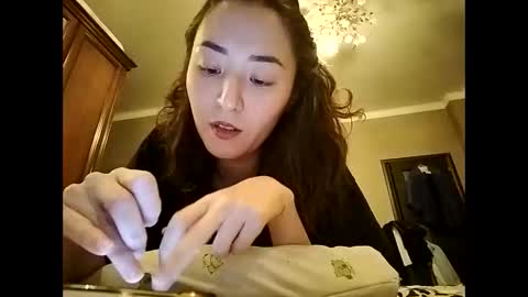 Effy online show from January 9, 2025, 2:40 pm