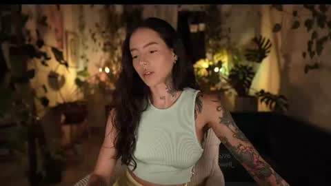 Snapshot of effylowell_ chatting on June 24, 2026, 1:59 am Effy online show from June 24, 2026, 1:59 am