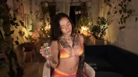 Snapshot of effylowell_ chatting on July 15, 2026, 12:27 am Effy online show from July 15, 2026, 12:27 am