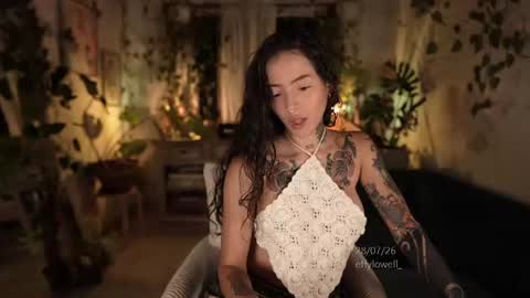 Snapshot of effylowell_ chatting on July 29, 2026, 1:26 am Effy online show from July 29, 2026, 1:26 am