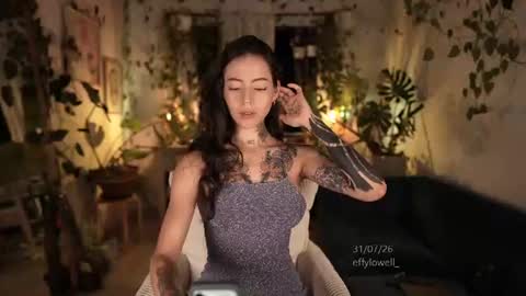Snapshot of effylowell_ chatting on August 1, 2026, 2:22 am Effy online show from August 1, 2026, 2:22 am