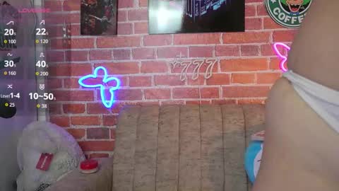 Snapshot of effystone777 chatting on October 28, 2025, 1:58 pm effystone777 online show from October 28, 2025, 1:58 pm