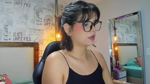 Snapshot of effystonnem chatting on January 5, 2025, 7:28 pm  E F F Y  online show from January 5, 2025, 7:28 pm