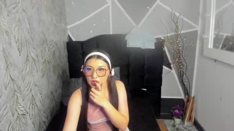 Snapshot of eilen_pink chatting on March 3, 2026, 12:33 pm EILIN PINK online show from March 3, 2026, 12:33 pm