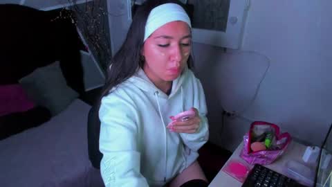 Snapshot of eilen_pink chatting on March 31, 2026, 12:05 pm EILIN PINK online show from March 31, 2026, 12:05 pm