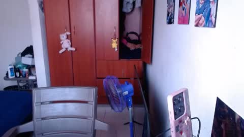 Snapshot of eimy_saenzz chatting on April 25, 2026, 6:27 pm eimy_saenzz online show from April 25, 2026, 6:27 pm
