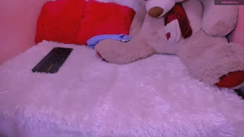 Snapshot of eimy_skinny chatting on May 22, 2026, 3:28 pm eimy online show from May 22, 2026, 3:28 pm