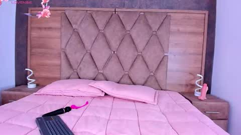 YG COUPLE online show from March 1, 2026, 8:33 pm