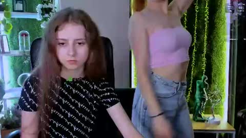 Snapshot of eiris_moon chatting on July 8, 2026, 10:31 am Eris online show from July 8, 2026, 10:31 am