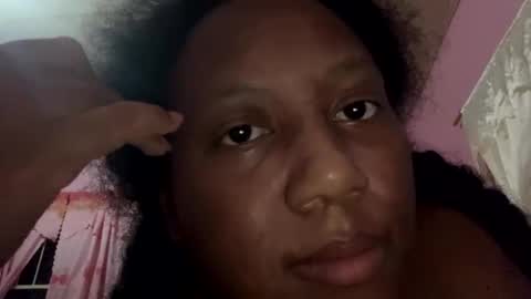 Eirondra Valeen online show from November 7, 2025, 3:39 am