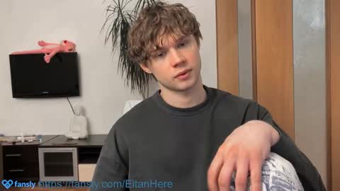 Snapshot of eitanhere chatting on March 9, 2025, 4:11 pm Eitan online show from March 9, 2025, 4:11 pm