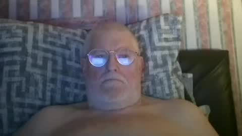 eketman1964 online show from February 26, 2026, 11:37 pm