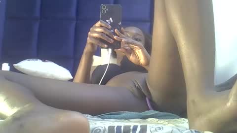 Snapshot of el_petite chatting on October 14, 2025, 6:31 pm petite online show from October 14, 2025, 6:31 pm