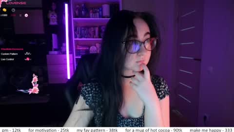 Snapshot of el_sweety chatting on June 23, 2026, 11:08 am If you like it when I meow give me a thumbs up online show from June 23, 2026, 11:08 am