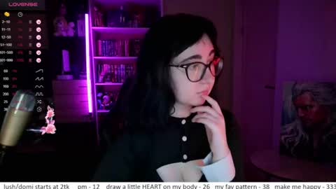 Snapshot of el_sweety chatting on July 21, 2026, 11:01 am If you like it when I meow give me a thumbs up online show from July 21, 2026, 11:01 am