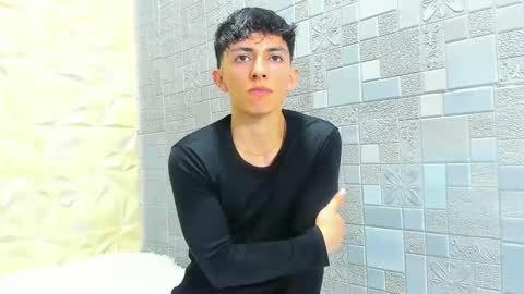 Elan Giralon online show from November 11, 2025, 10:21 pm