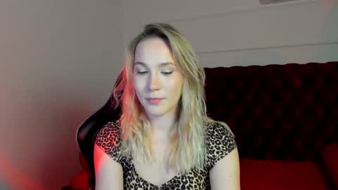 Snapshot of elaravoltage chatting on March 25, 2026, 5:19 pm elaravoltage online show from March 25, 2026, 5:19 pm
