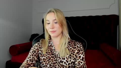 Snapshot of elaravoltage chatting on April 20, 2026, 5:26 pm elaravoltage online show from April 20, 2026, 5:26 pm