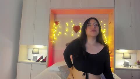 Snapshot of elarey_ chatting on March 12, 2026, 12:00 pm elarey_ online show from March 12, 2026, 12:00 pm