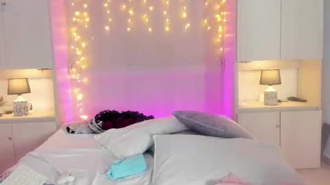 Snapshot of elarey_ chatting on March 27, 2026, 2:39 pm elarey_ online show from March 27, 2026, 2:39 pm