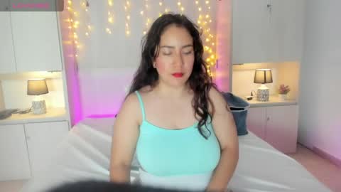 Snapshot of elarey_ chatting on April 15, 2026, 12:01 pm elarey_ online show from April 15, 2026, 12:01 pm