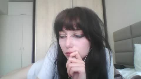Snapshot of elaynetanton chatting on May 31, 2026, 8:10 am Lia online show from May 31, 2026, 8:10 am