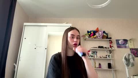Kate online show from June 3, 2026, 2:33 pm