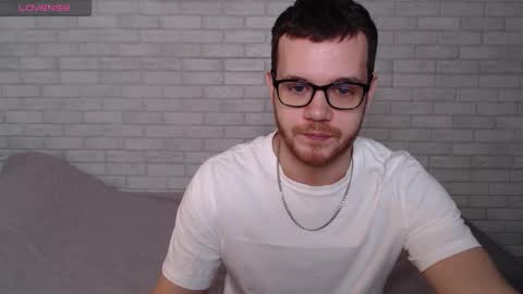 Snapshot of electric_smile chatting on March 20, 2026, 5:23 am Alex online show from March 20, 2026, 5:23 am