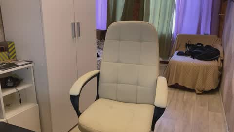 eleganc3 online show from March 28, 2026, 9:20 am