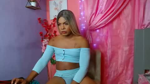 Snapshot of elektra_and_lulu chatting on January 21, 2025, 11:02 pm elektra_and_lulu online show from January 21, 2025, 11:02 pm