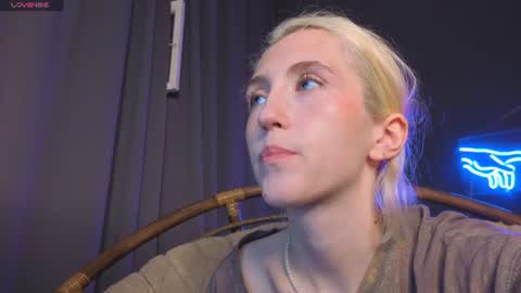 Snapshot of elen__moore chatting on June 27, 2026, 5:23 am Elen online show from June 27, 2026, 5:23 am