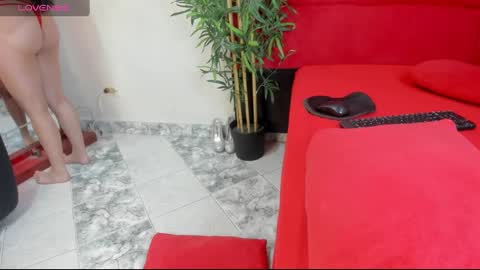 Snapshot of elena_and_derek chatting on January 4, 2025, 7:34 pm Elena Derek online show from January 4, 2025, 7:34 pm