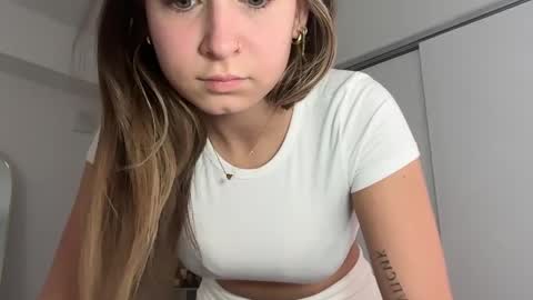 Snapshot of elenahere4u chatting on April 1, 2026, 2:36 pm Elena online show from April 1, 2026, 2:36 pm