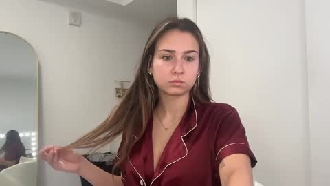 Snapshot of elenahere4u chatting on April 2, 2026, 4:37 pm Elena online show from April 2, 2026, 4:37 pm