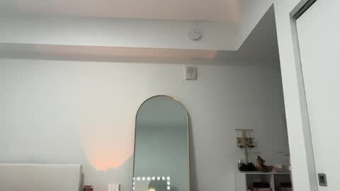 Snapshot of elenahere4u chatting on April 17, 2026, 7:17 pm Elena online show from April 17, 2026, 7:17 pm