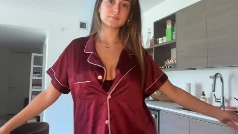 Snapshot of elenahere4u chatting on May 21, 2026, 3:08 pm Elena online show from May 21, 2026, 3:08 pm